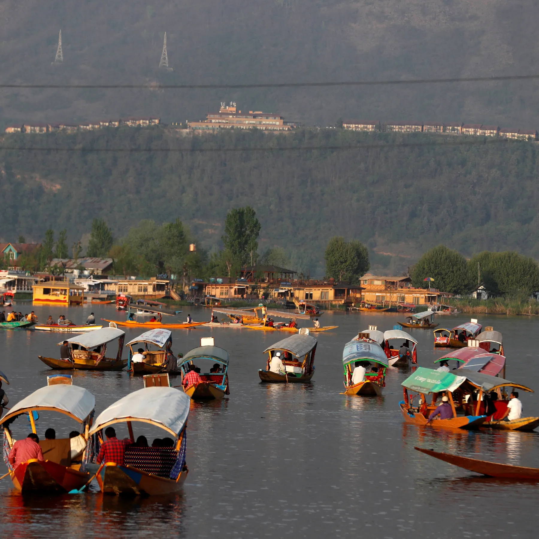 2022-04-06T085536Z_1681146788_RC25HT9NSVQC_RTRMADP_3_INDIA-KASHMIR-TOURISM